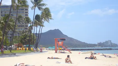Waikiki Beach and Diamond Head in Honolulu